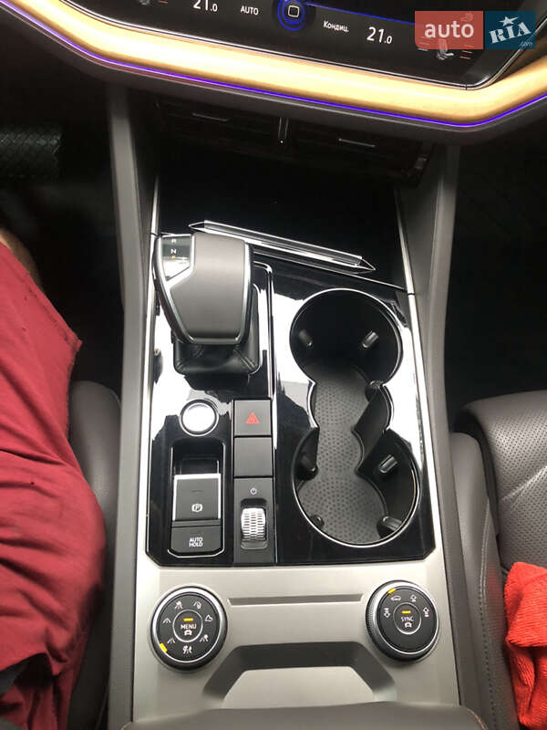 Внедорожник / Кроссовер Volkswagen Touareg 2018 в Тячеве фото 17 Внедорожник / Кроссовер Volkswagen Touareg 2018 в Тячеве