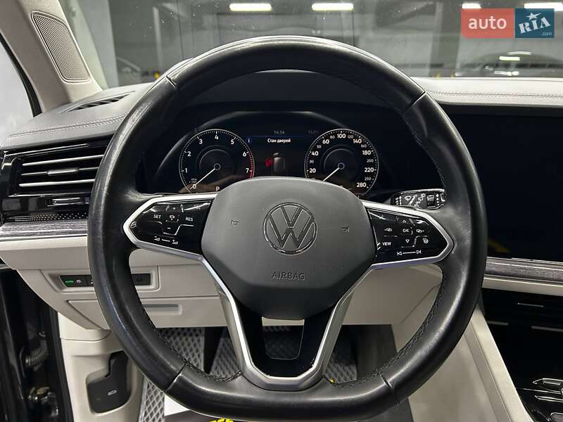 Позашляховик / Кросовер Volkswagen Touareg 2020 в Чернівцях