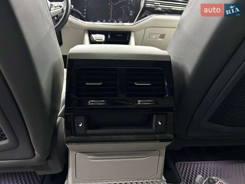 Позашляховик / Кросовер Volkswagen Touareg 2020 в Чернівцях