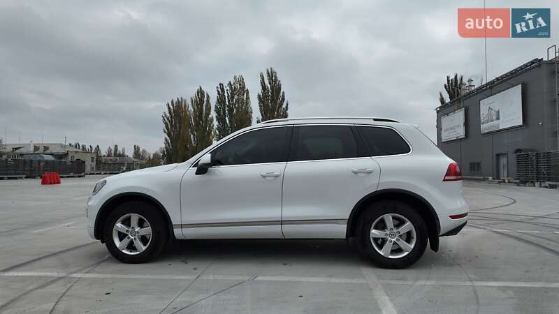 Внедорожник / Кроссовер Volkswagen Touareg 2012 в Киеве