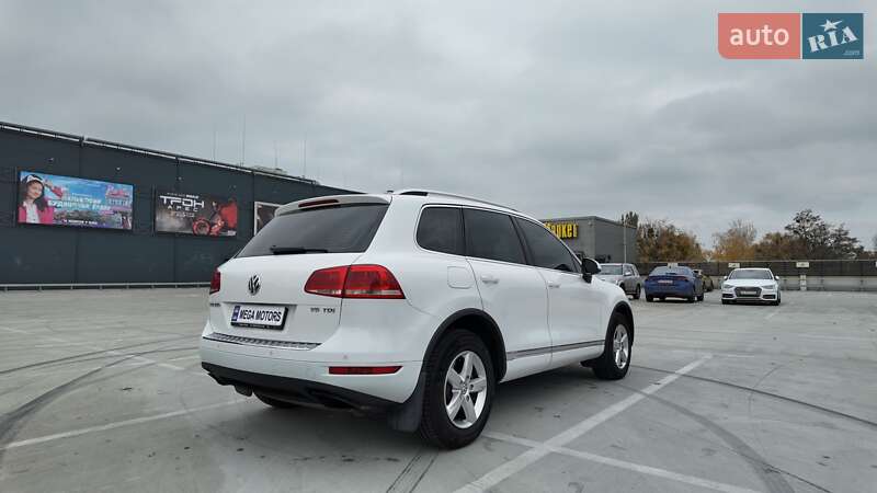Внедорожник / Кроссовер Volkswagen Touareg 2012 в Киеве
