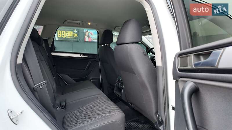 Внедорожник / Кроссовер Volkswagen Touareg 2012 в Киеве