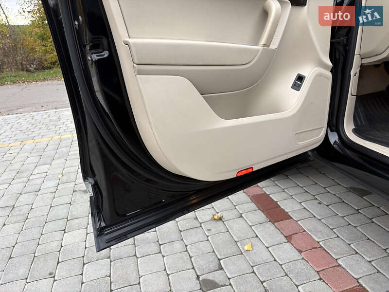 Внедорожник / Кроссовер Volkswagen Touareg 2010 в Староконстантинове