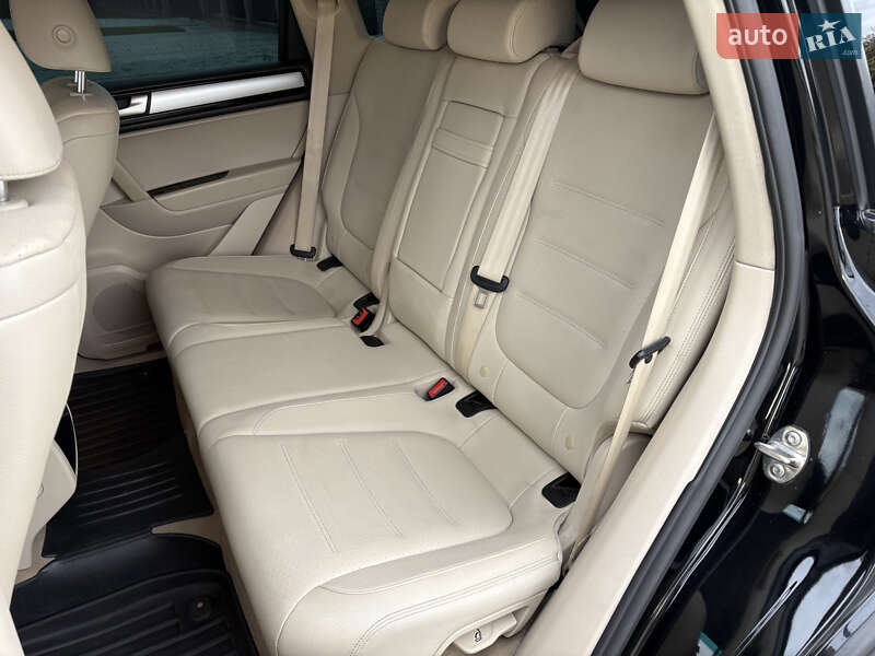 Внедорожник / Кроссовер Volkswagen Touareg 2010 в Староконстантинове