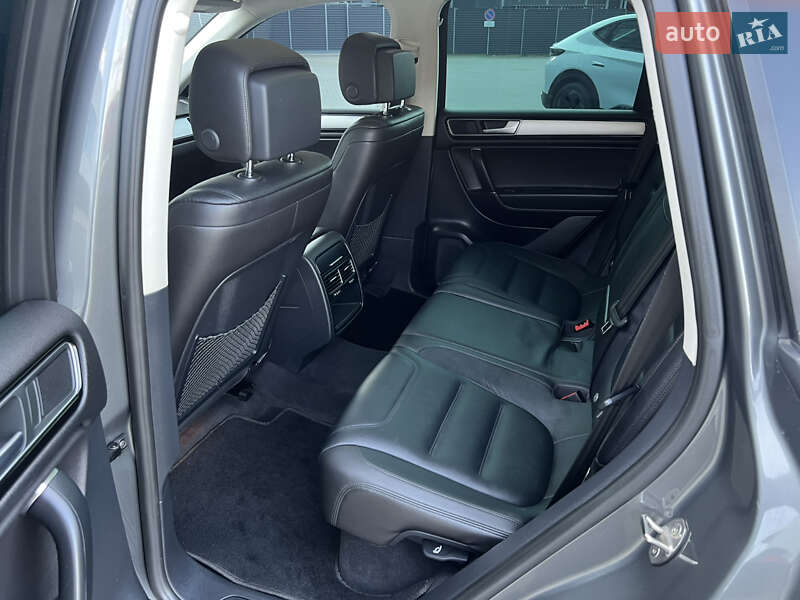 Позашляховик / Кросовер Volkswagen Touareg 2016 в Києві фото 14 Позашляховик / Кросовер Volkswagen Touareg 2016 в Києві