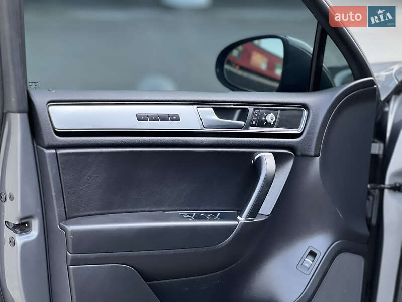 Позашляховик / Кросовер Volkswagen Touareg 2016 в Києві фото 20 Позашляховик / Кросовер Volkswagen Touareg 2016 в Києві