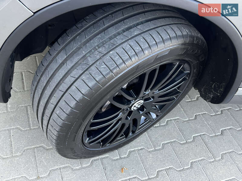 Позашляховик / Кросовер Volkswagen Touareg 2016 в Києві фото 34 Позашляховик / Кросовер Volkswagen Touareg 2016 в Києві