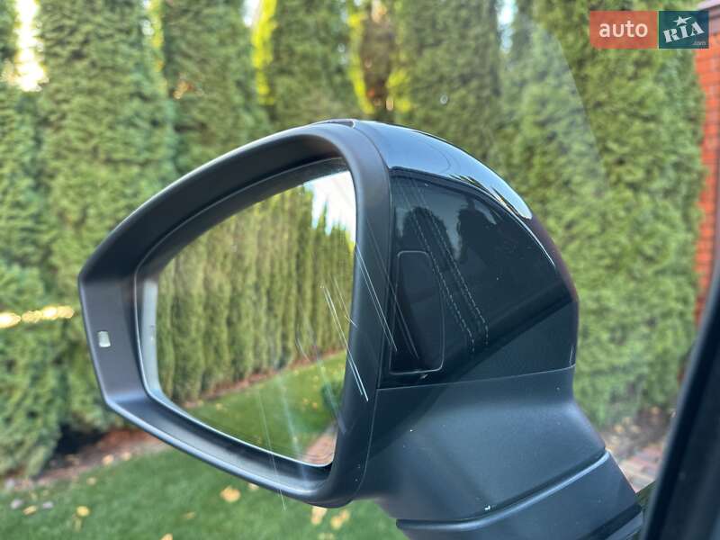 Позашляховик / Кросовер Volkswagen Touareg 2021 в Києві