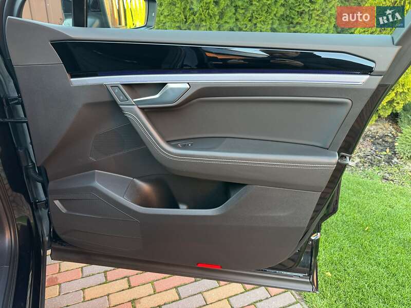 Позашляховик / Кросовер Volkswagen Touareg 2021 в Києві