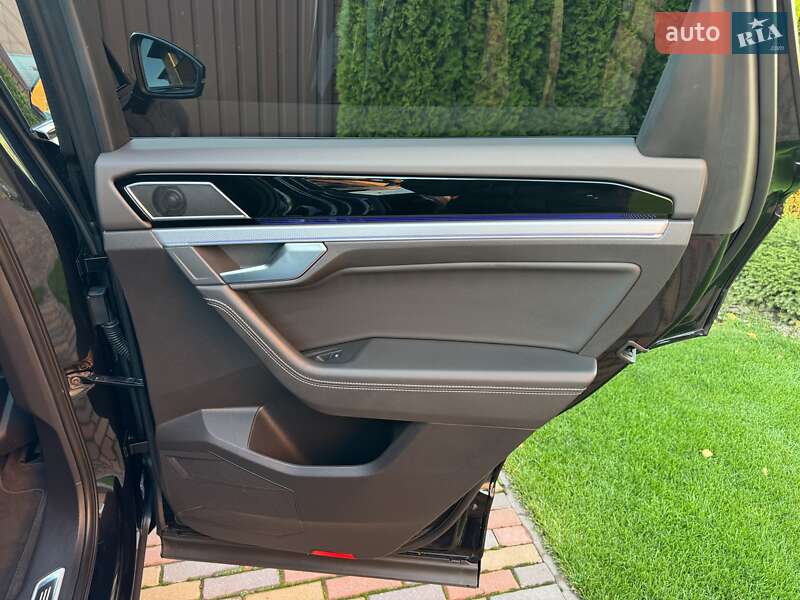 Позашляховик / Кросовер Volkswagen Touareg 2021 в Києві