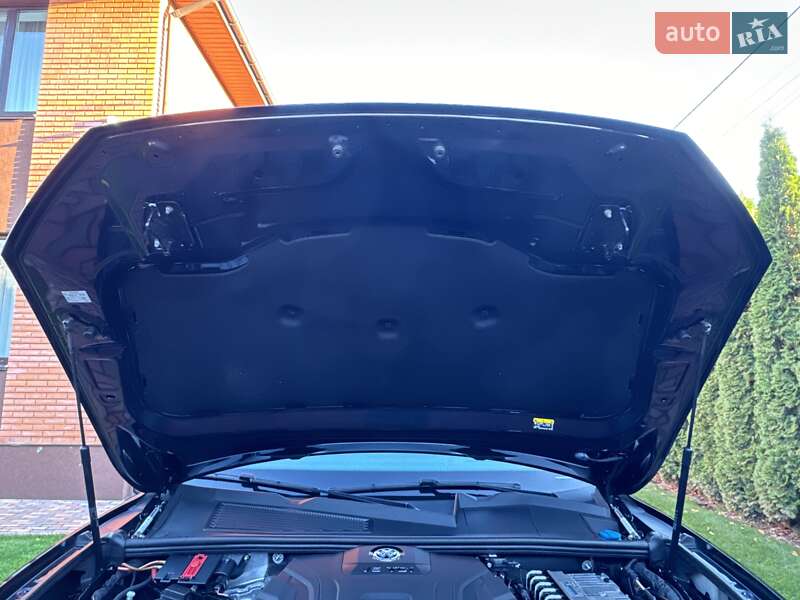 Позашляховик / Кросовер Volkswagen Touareg 2021 в Києві