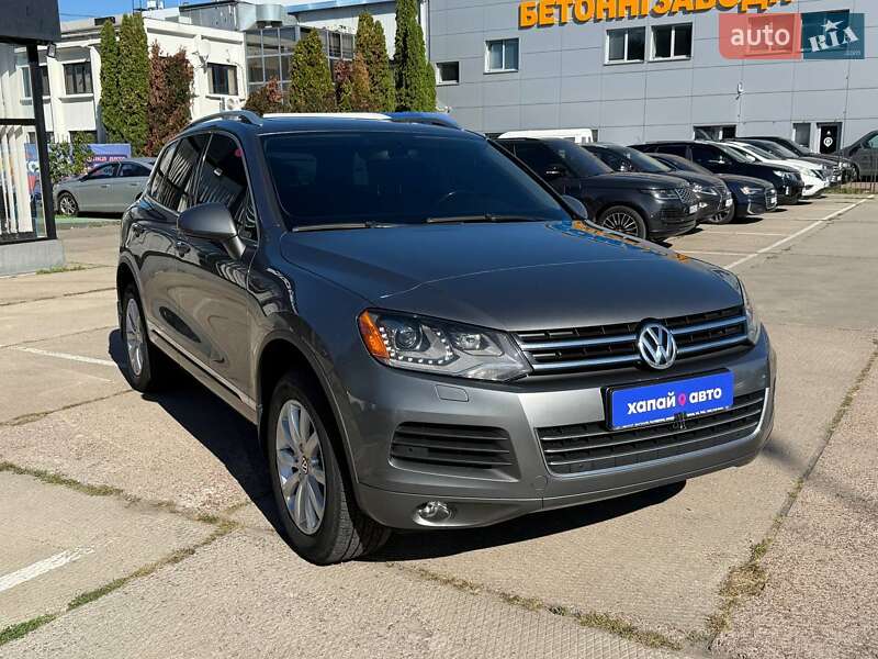 Внедорожник / Кроссовер Volkswagen Touareg 2013 в Киеве