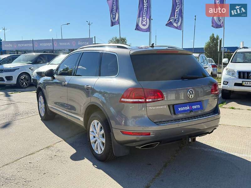 Внедорожник / Кроссовер Volkswagen Touareg 2013 в Киеве