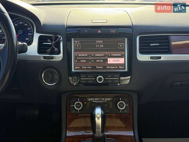 Внедорожник / Кроссовер Volkswagen Touareg 2013 в Киеве