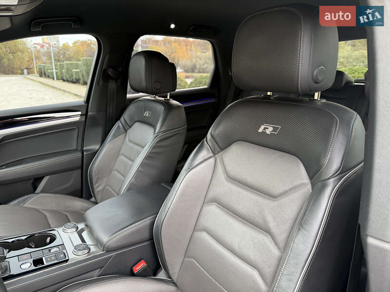 Позашляховик / Кросовер Volkswagen Touareg 2019 в Дніпрі