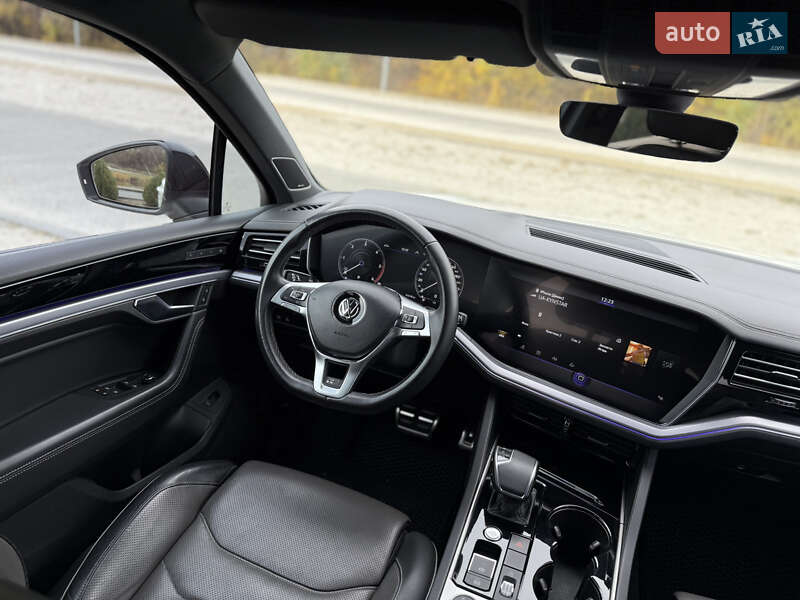 Позашляховик / Кросовер Volkswagen Touareg 2019 в Дніпрі