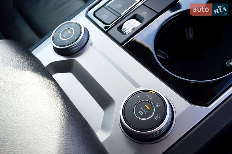 Внедорожник / Кроссовер Volkswagen Touareg 2018 в Одессе