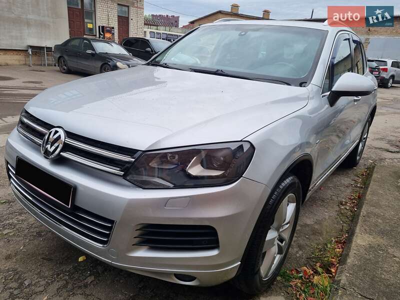 Внедорожник / Кроссовер Volkswagen Touareg 2013 в Ровно