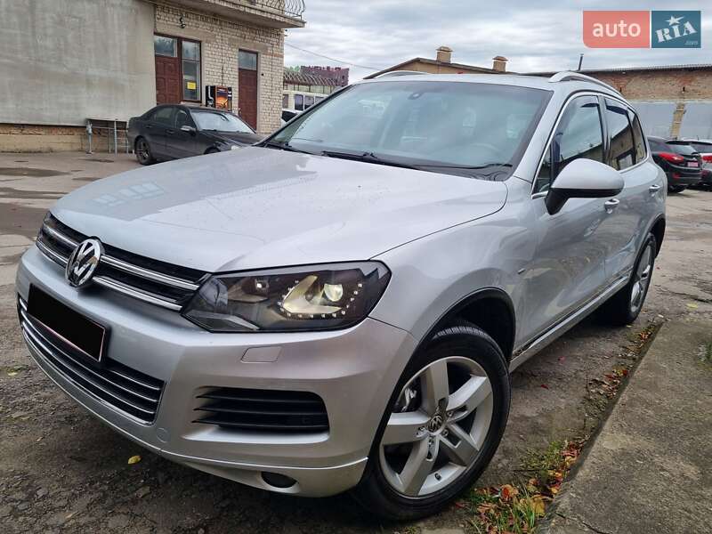 Внедорожник / Кроссовер Volkswagen Touareg 2013 в Ровно