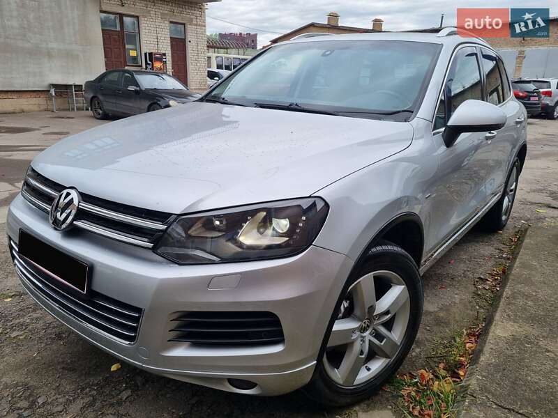 Внедорожник / Кроссовер Volkswagen Touareg 2013 в Ровно