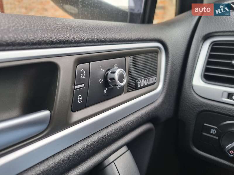 Внедорожник / Кроссовер Volkswagen Touareg 2013 в Ровно