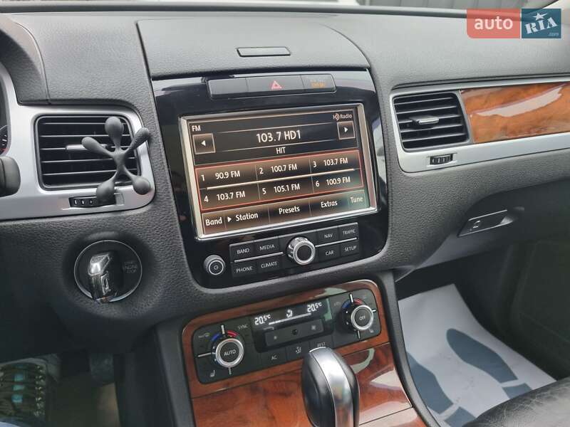 Внедорожник / Кроссовер Volkswagen Touareg 2013 в Ровно