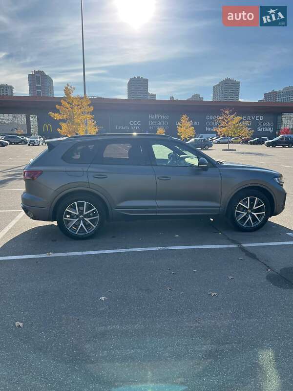 Внедорожник / Кроссовер Volkswagen Touareg 2024 в Киеве