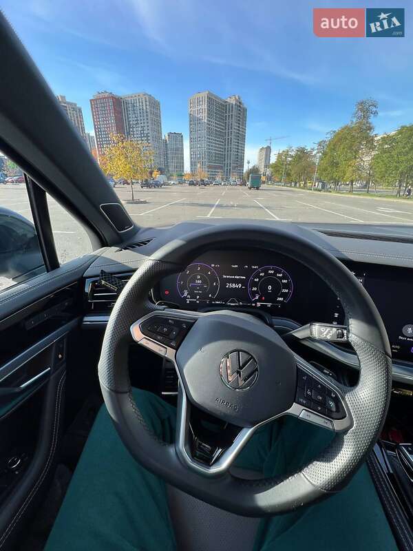 Внедорожник / Кроссовер Volkswagen Touareg 2024 в Киеве