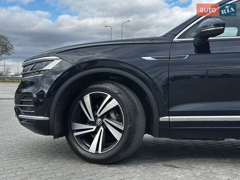 Позашляховик / Кросовер Volkswagen Touareg 2021 в Львові