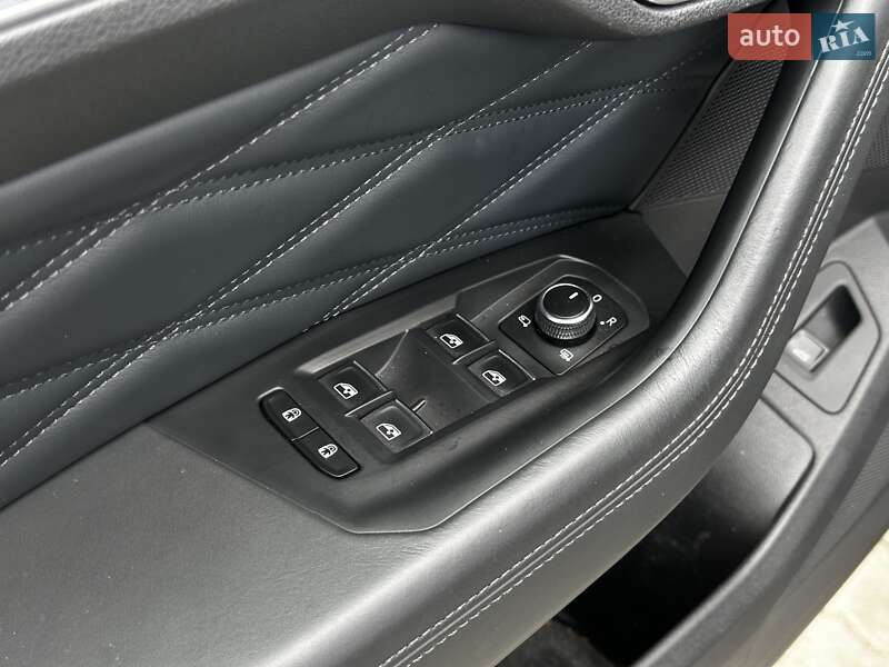 Позашляховик / Кросовер Volkswagen Touareg 2021 в Львові