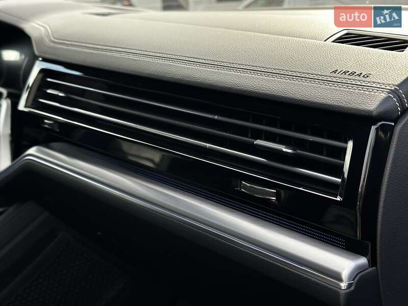 Позашляховик / Кросовер Volkswagen Touareg 2021 в Львові