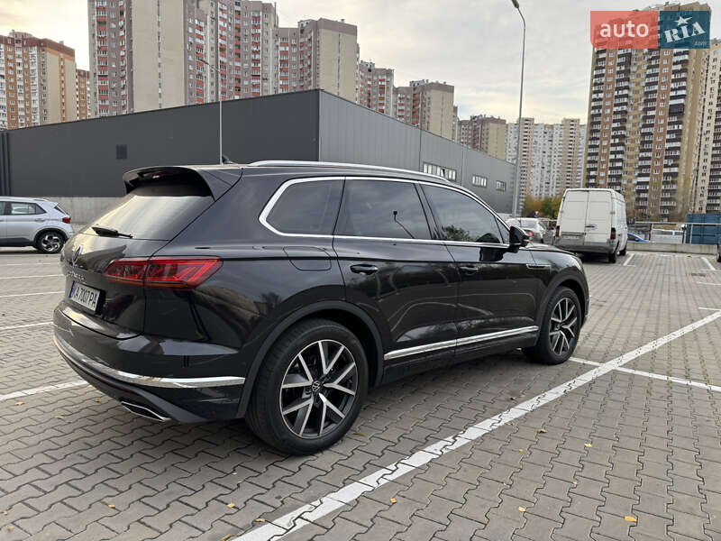 Внедорожник / Кроссовер Volkswagen Touareg 2022 в Киеве