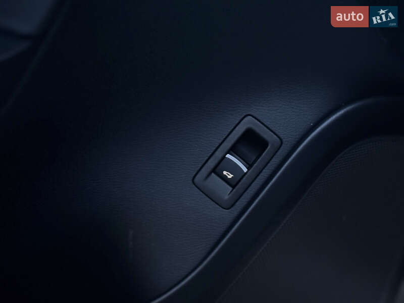 Внедорожник / Кроссовер Volkswagen Touareg 2015 в Дрогобыче