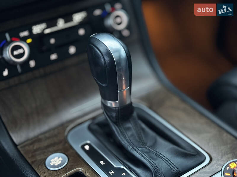 Внедорожник / Кроссовер Volkswagen Touareg 2015 в Дрогобыче