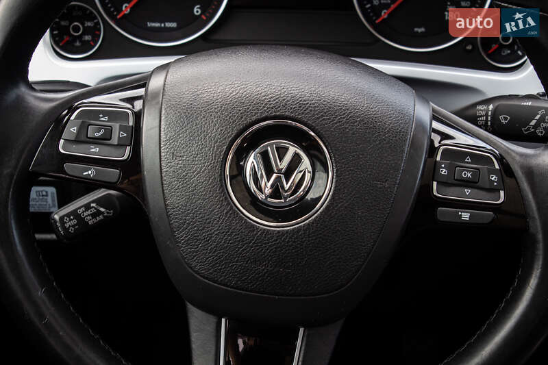 Внедорожник / Кроссовер Volkswagen Touareg 2013 в Нововолынске фото 44 Внедорожник / Кроссовер Volkswagen Touareg 2013 в Нововолынске