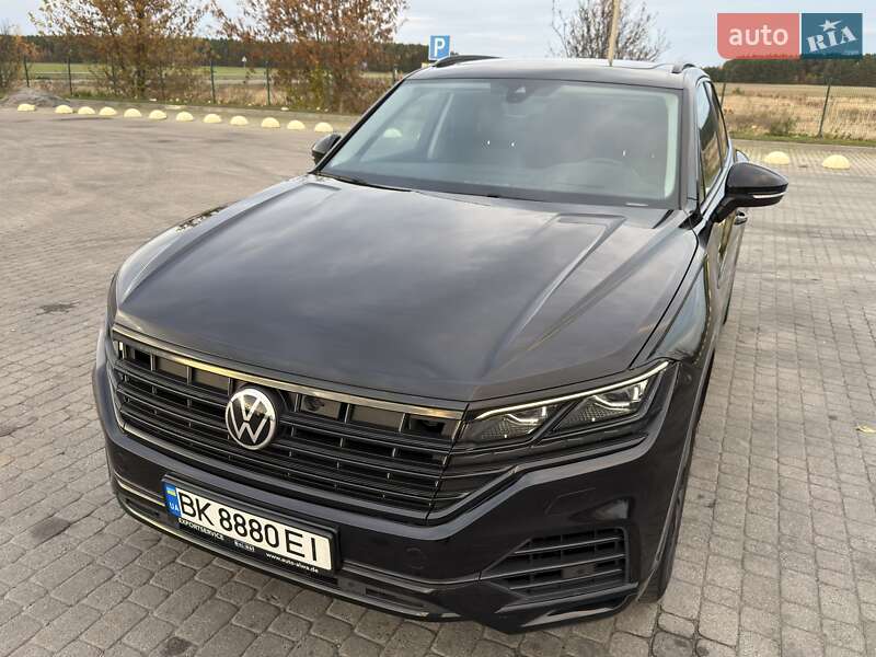 Внедорожник / Кроссовер Volkswagen Touareg 2018 в Радивилове
