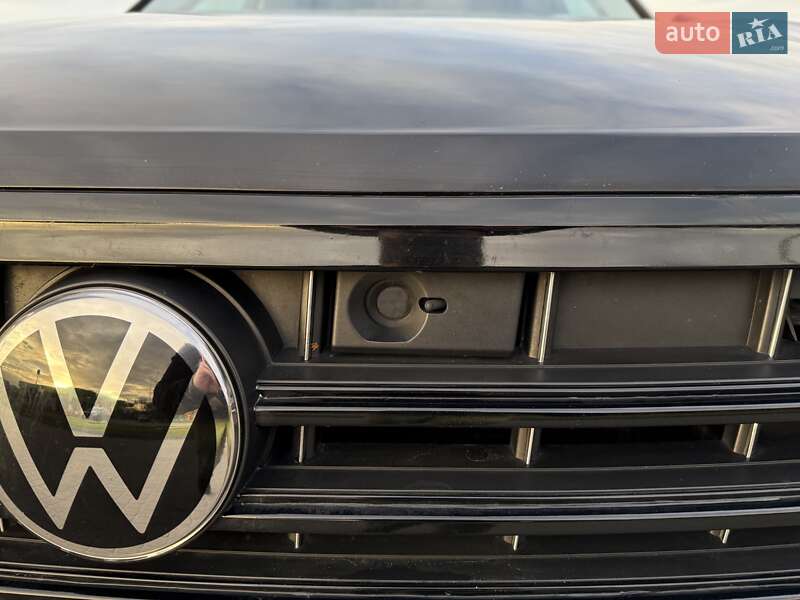 Внедорожник / Кроссовер Volkswagen Touareg 2018 в Радивилове