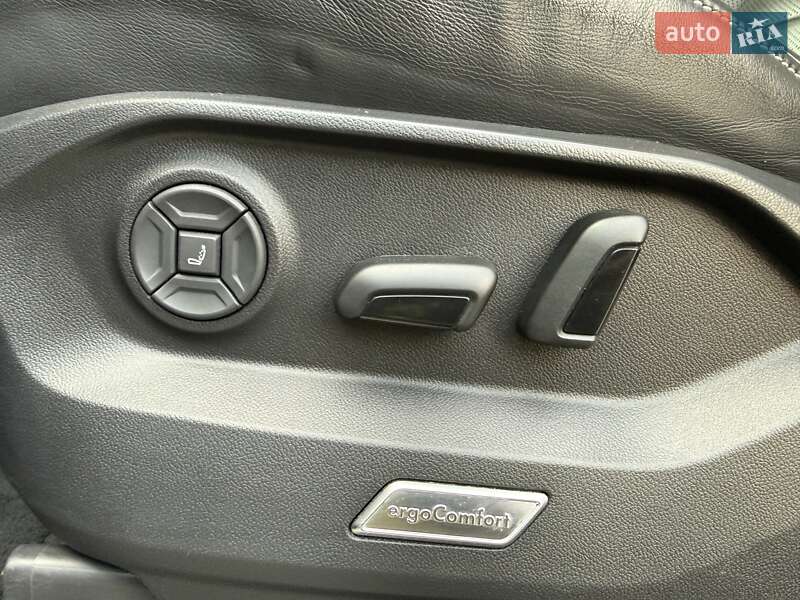 Внедорожник / Кроссовер Volkswagen Touareg 2018 в Радивилове