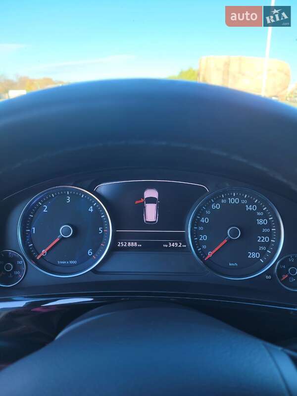 Внедорожник / Кроссовер Volkswagen Touareg 2010 в Одессе