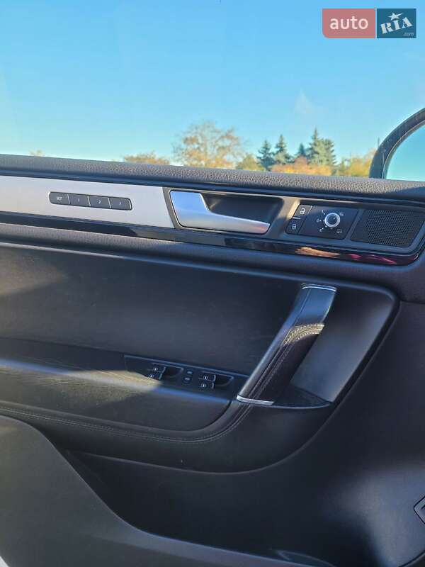 Внедорожник / Кроссовер Volkswagen Touareg 2010 в Одессе