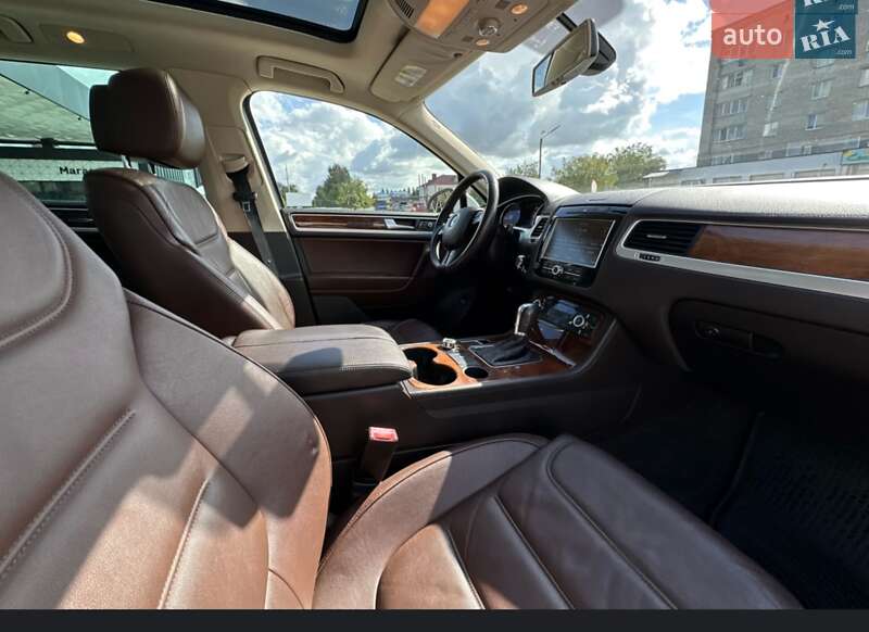 Позашляховик / Кросовер Volkswagen Touareg 2012 в Чернігові