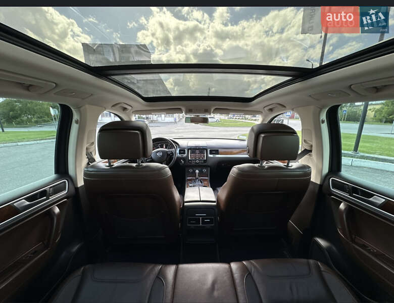 Позашляховик / Кросовер Volkswagen Touareg 2012 в Чернігові