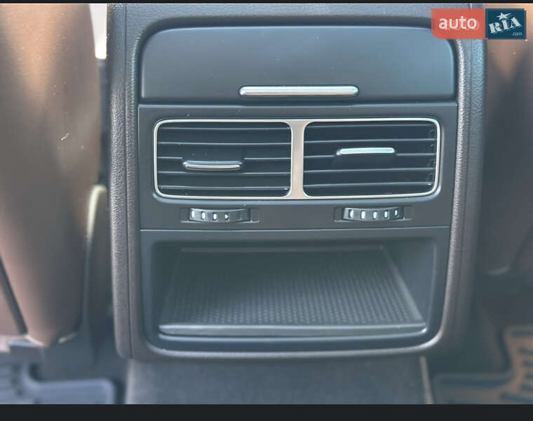 Позашляховик / Кросовер Volkswagen Touareg 2012 в Чернігові