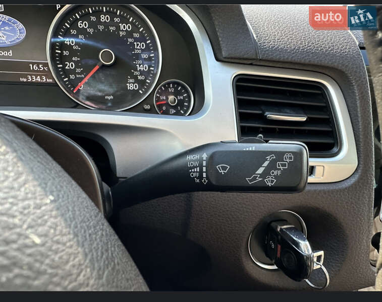 Позашляховик / Кросовер Volkswagen Touareg 2012 в Чернігові