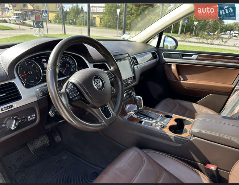 Позашляховик / Кросовер Volkswagen Touareg 2012 в Чернігові