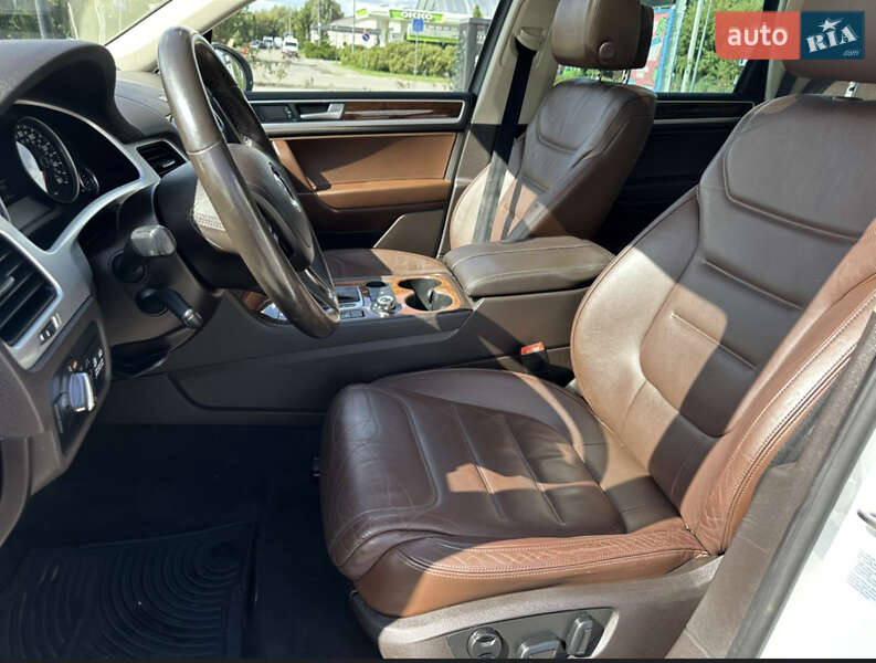 Позашляховик / Кросовер Volkswagen Touareg 2012 в Чернігові