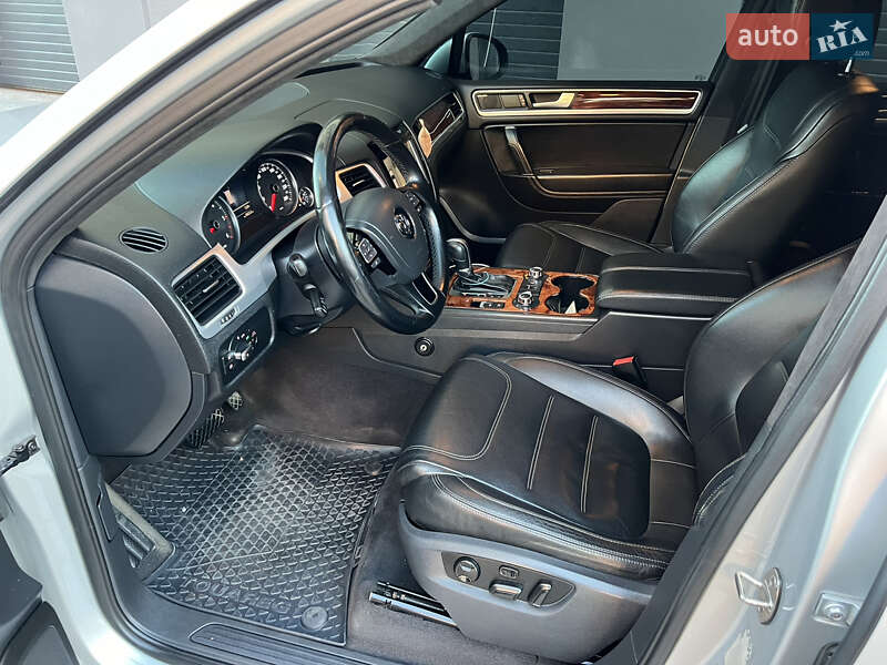 Внедорожник / Кроссовер Volkswagen Touareg 2010 в Виннице