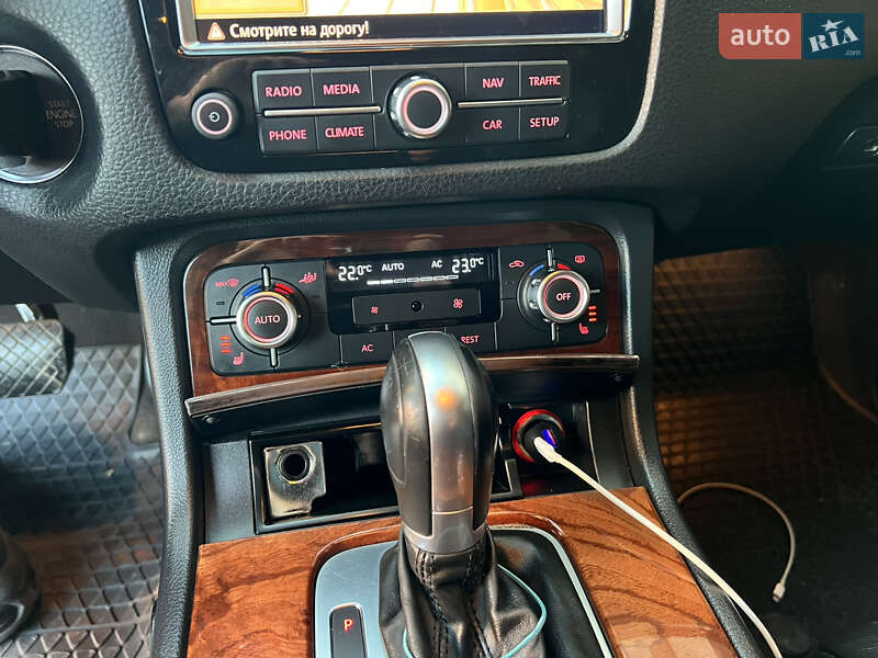 Внедорожник / Кроссовер Volkswagen Touareg 2010 в Виннице