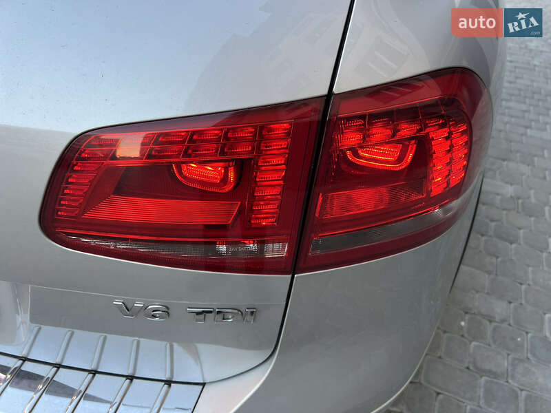 Внедорожник / Кроссовер Volkswagen Touareg 2010 в Виннице