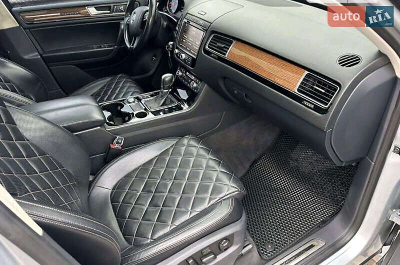 Внедорожник / Кроссовер Volkswagen Touareg 2016 в Виноградове